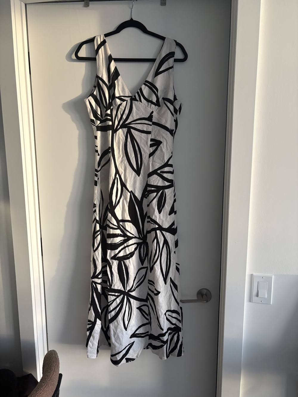 WINNERS Black & White Floral V-Neck Maxi Dress Sz L